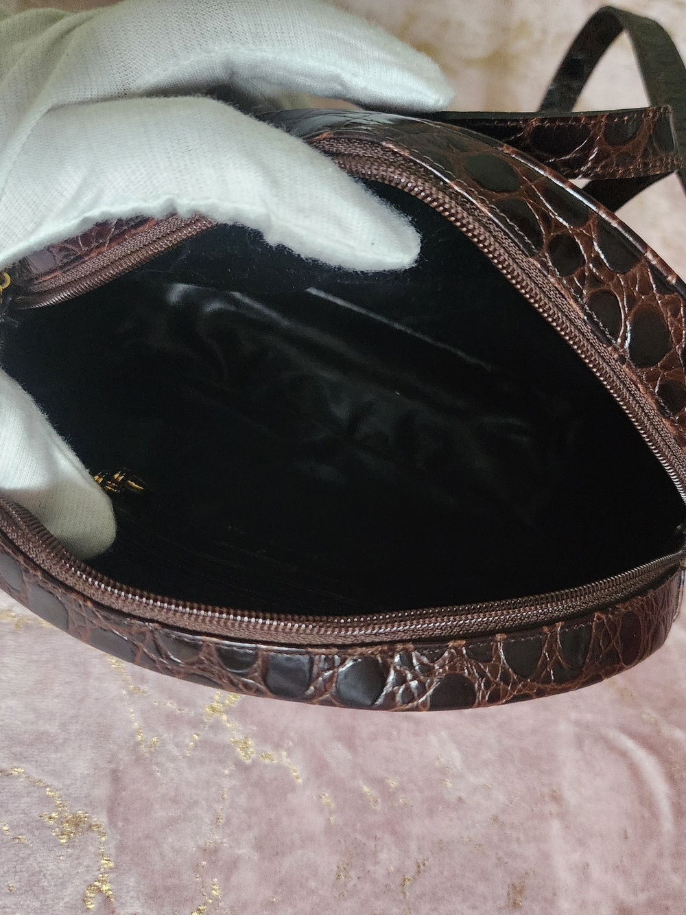 SALVATORE FERRAGAMO | Cross Body Leather Embossed Crocodile Bag - Picture 11 of 16